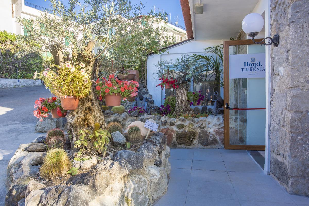 Hotel Terme Tirrenia Ísquia Exterior foto